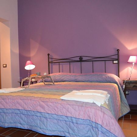B&B La Casa Di Giulietta คาสเตลเมซซาโน ภายนอก รูปภาพ