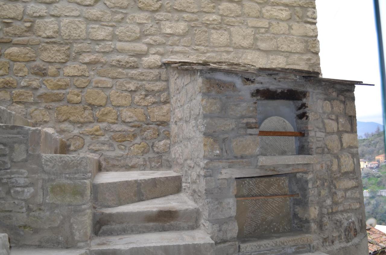 B&B La Casa Di Giulietta คาสเตลเมซซาโน ภายนอก รูปภาพ
