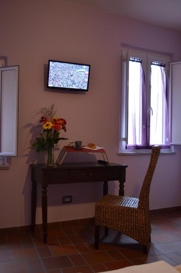 B&B La Casa Di Giulietta คาสเตลเมซซาโน ภายนอก รูปภาพ