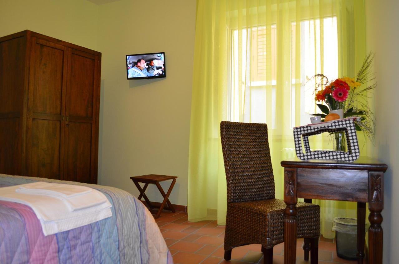 B&B La Casa Di Giulietta คาสเตลเมซซาโน ภายนอก รูปภาพ