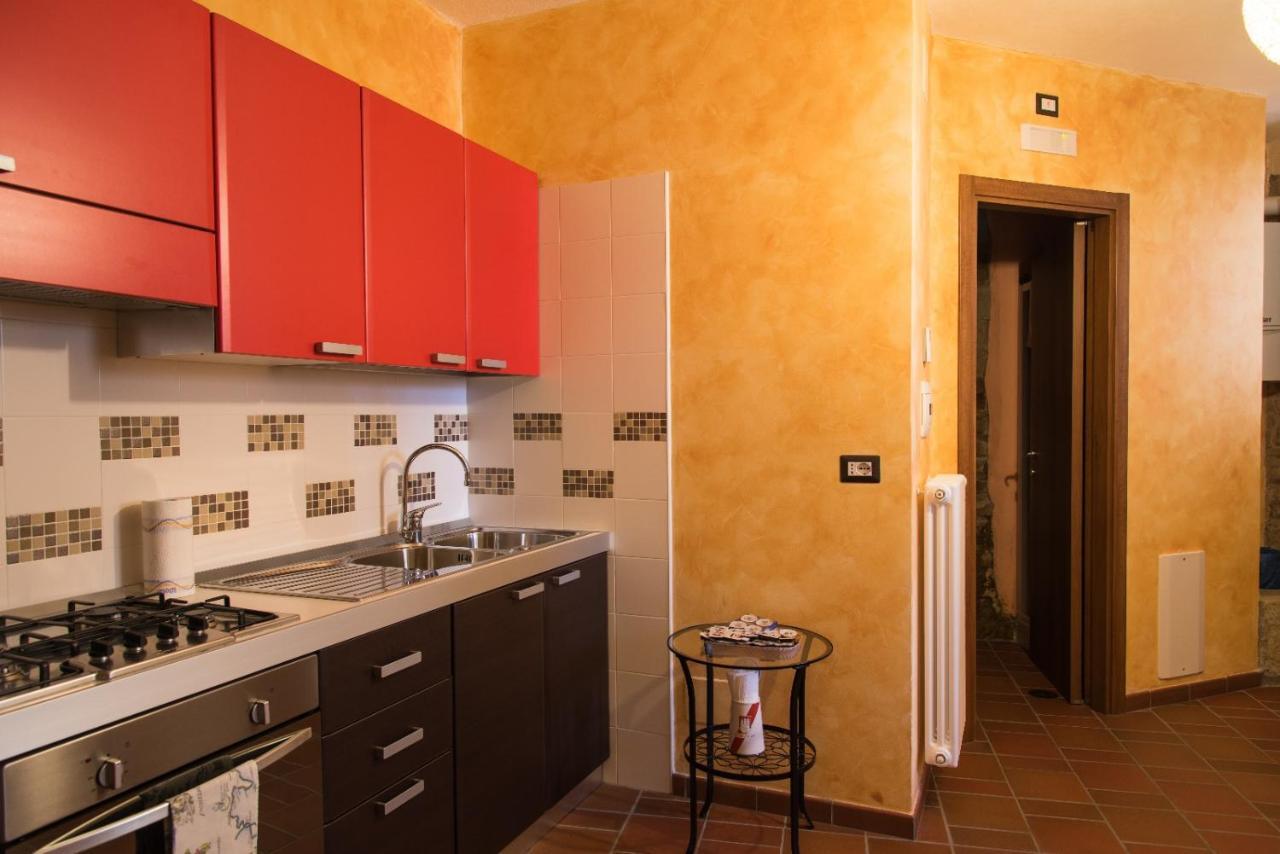 B&B La Casa Di Giulietta คาสเตลเมซซาโน ภายนอก รูปภาพ