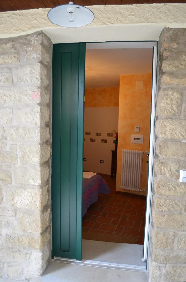B&B La Casa Di Giulietta คาสเตลเมซซาโน ภายนอก รูปภาพ