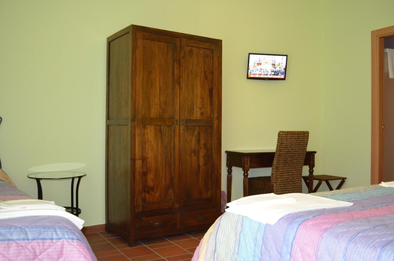 B&B La Casa Di Giulietta คาสเตลเมซซาโน ภายนอก รูปภาพ