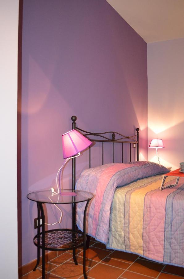 B&B La Casa Di Giulietta คาสเตลเมซซาโน ภายนอก รูปภาพ
