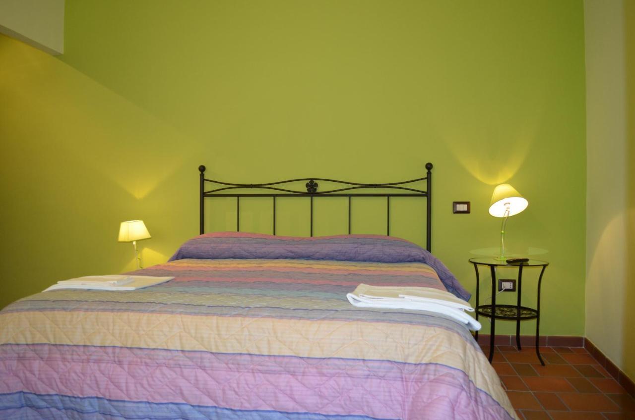 B&B La Casa Di Giulietta คาสเตลเมซซาโน ภายนอก รูปภาพ