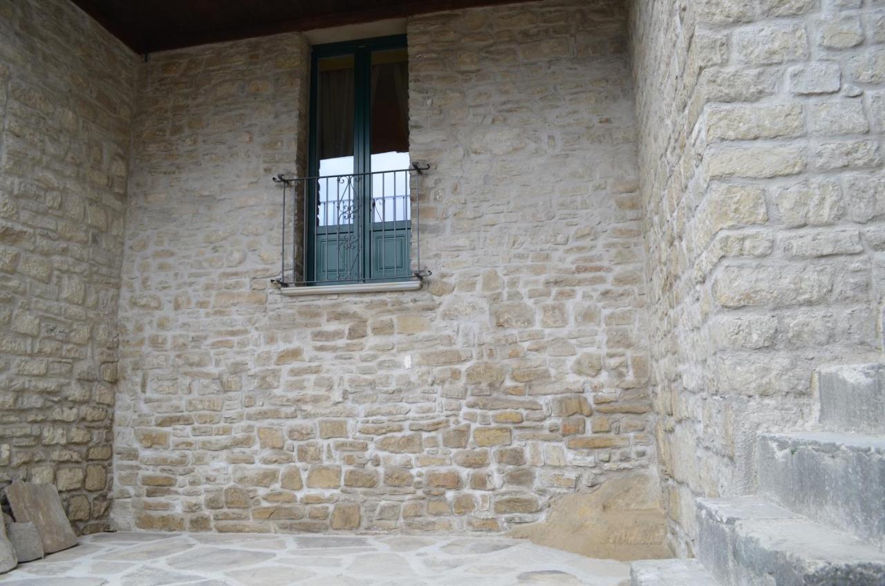 B&B La Casa Di Giulietta คาสเตลเมซซาโน ภายนอก รูปภาพ