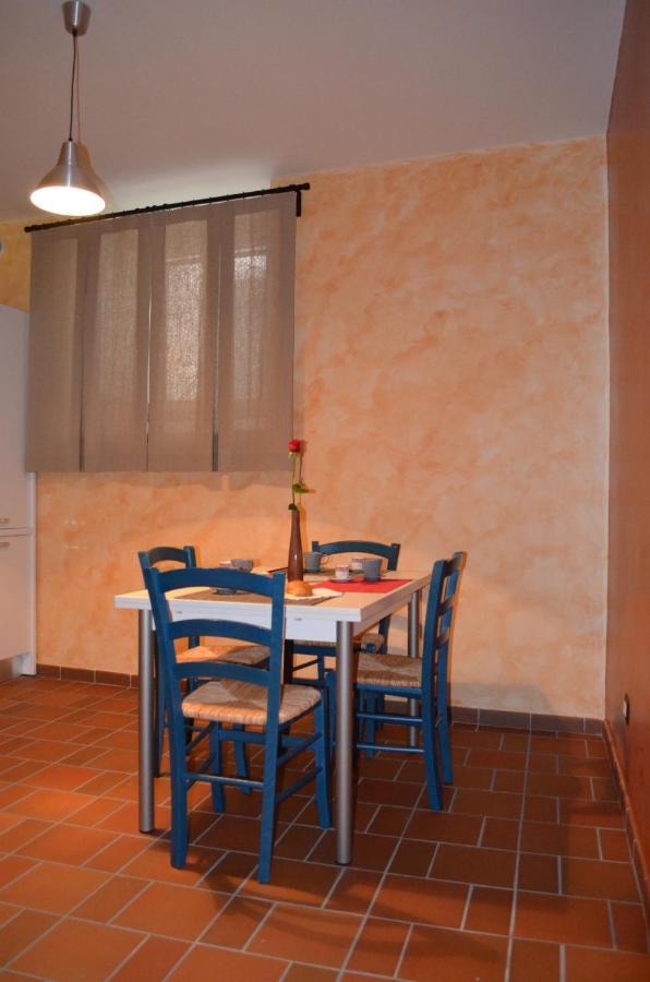B&B La Casa Di Giulietta คาสเตลเมซซาโน ภายนอก รูปภาพ