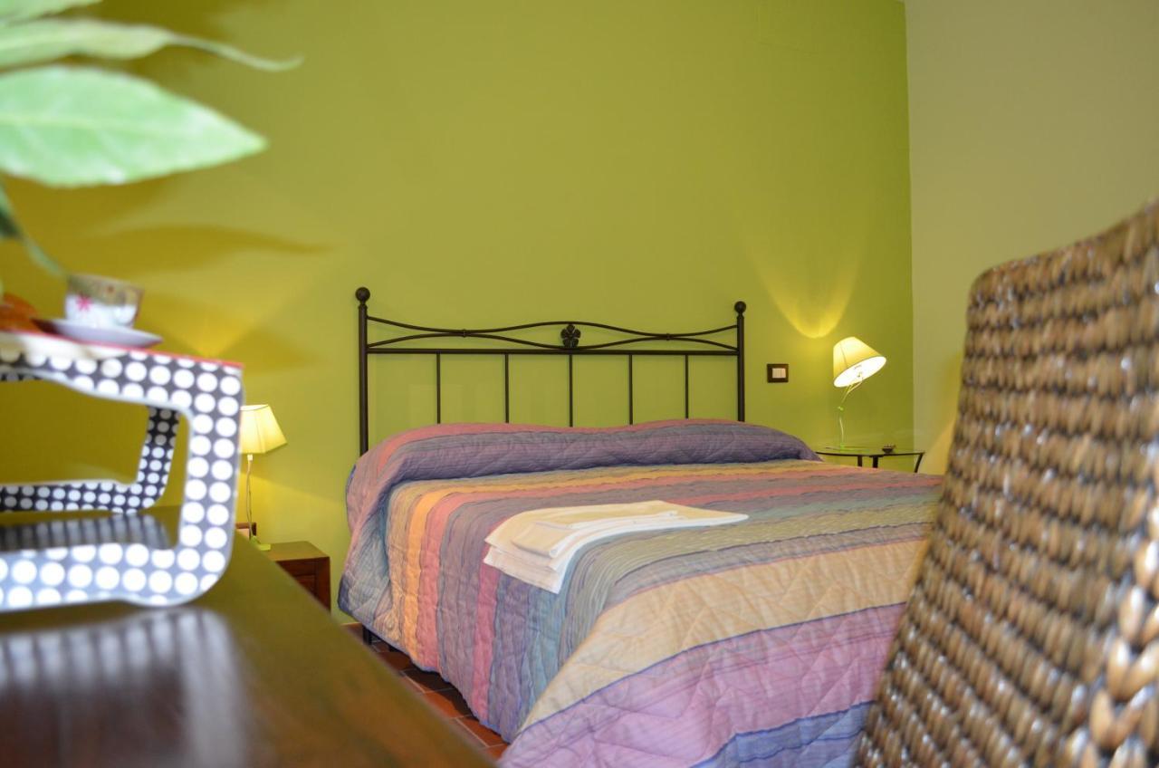 B&B La Casa Di Giulietta คาสเตลเมซซาโน ภายนอก รูปภาพ