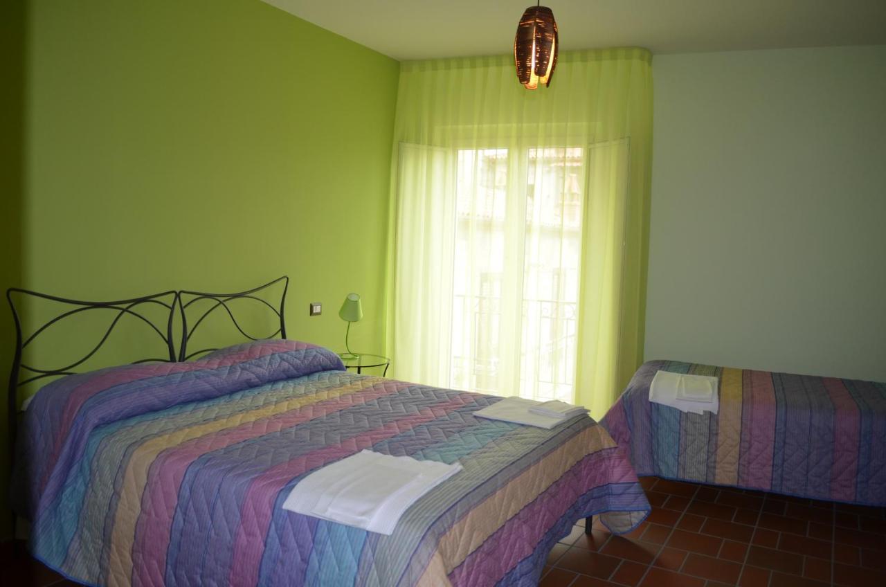 B&B La Casa Di Giulietta คาสเตลเมซซาโน ภายนอก รูปภาพ