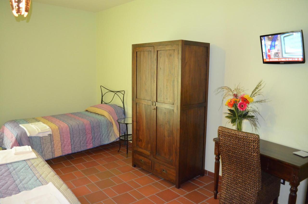 B&B La Casa Di Giulietta คาสเตลเมซซาโน ภายนอก รูปภาพ