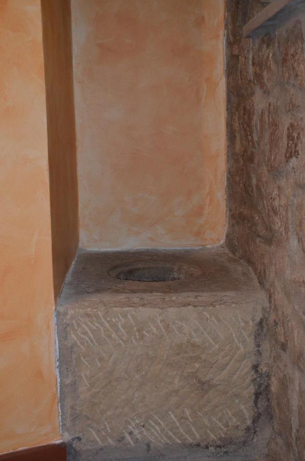 B&B La Casa Di Giulietta คาสเตลเมซซาโน ภายนอก รูปภาพ