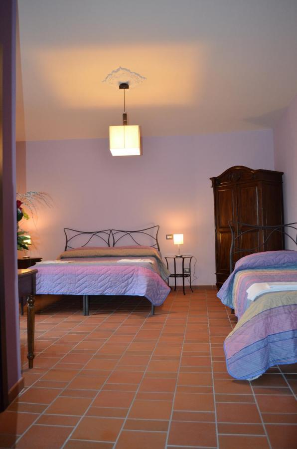 B&B La Casa Di Giulietta คาสเตลเมซซาโน ภายนอก รูปภาพ