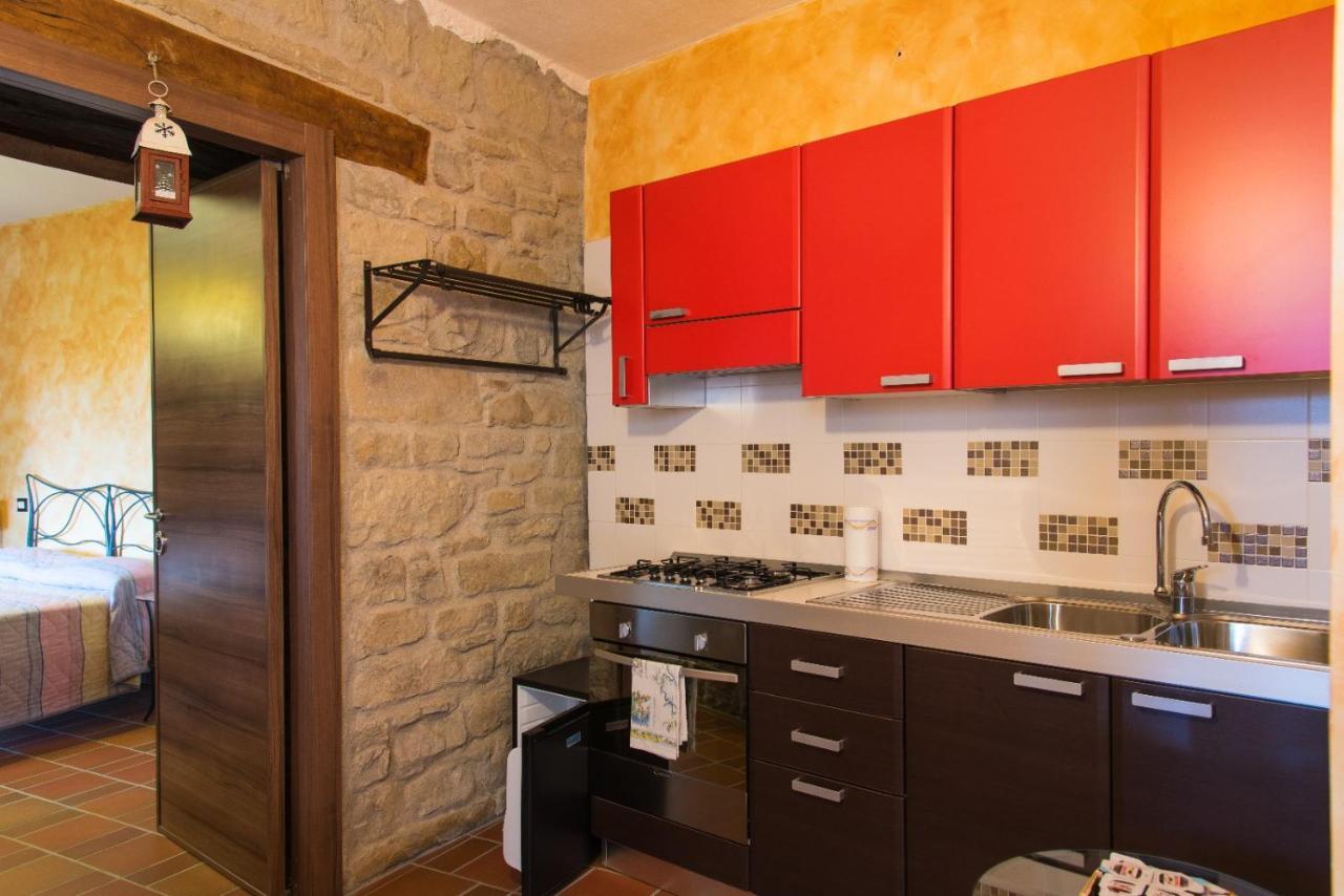 B&B La Casa Di Giulietta คาสเตลเมซซาโน ภายนอก รูปภาพ