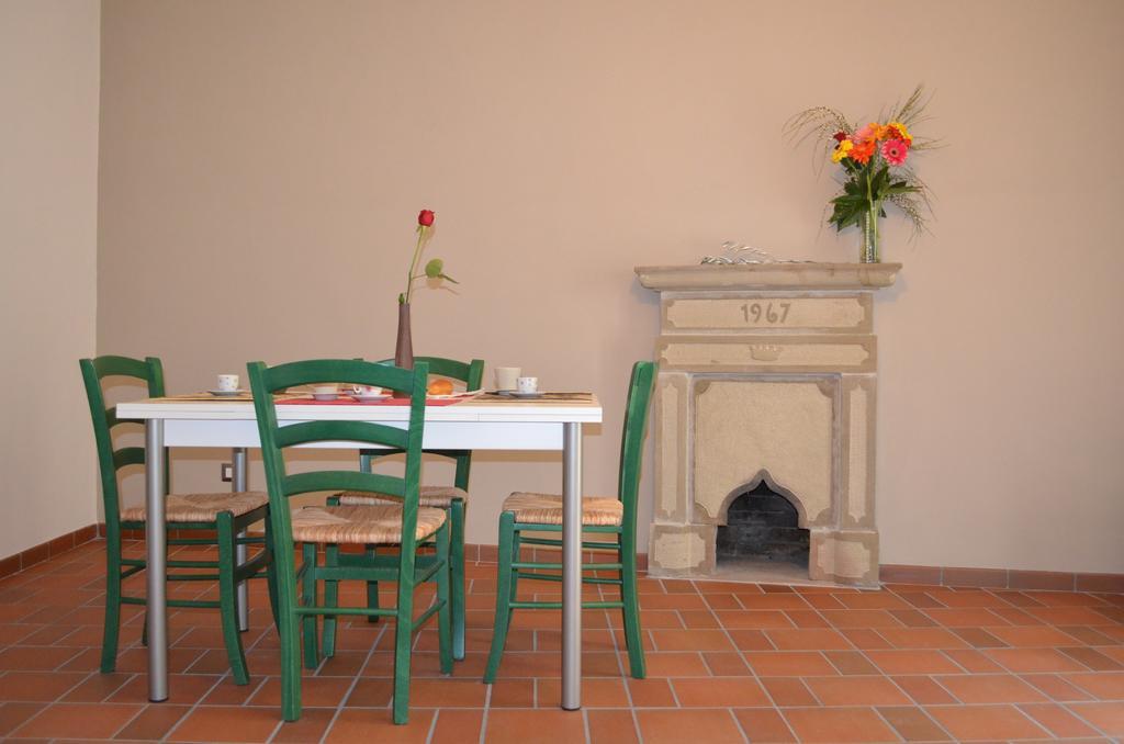 B&B La Casa Di Giulietta คาสเตลเมซซาโน ภายนอก รูปภาพ
